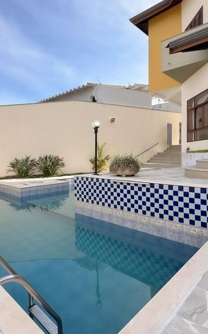 Casa à venda com 484m², 4 quartos e 2 vagas Casa à venda com 484m², 4 quartos e 2 vagasÁrea comum