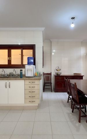 Casa à venda com 484m², 4 quartos e 2 vagas Casa à venda com 484m², 4 quartos e 2 vagasCozinha