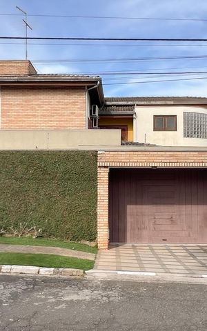 Casa à venda com 484m², 4 quartos e 2 vagas Casa à venda com 484m², 4 quartos e 2 vagasFachada
