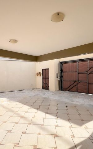 Casa à venda com 484m², 4 quartos e 2 vagas Casa à venda com 484m², 4 quartos e 2 vagasÁrea comum