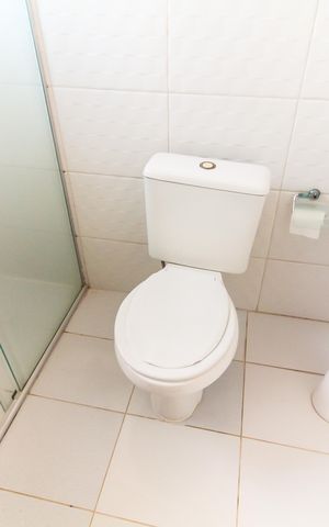 Casa à venda com 75m², 2 quartos e 2 vagas Casa à venda com 75m², 2 quartos e 2 vagasBanheiro da Suíte 1