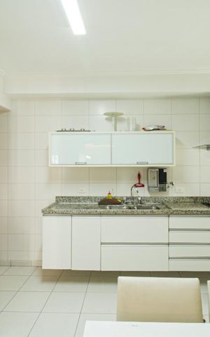Apartamento à venda com 123m², 3 quartos e 3 vagas Apartamento à venda com 123m², 3 quartos e 3 vagasCozinha