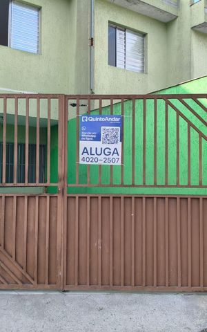 Casa para alugar com 60m², 2 quartos e 1 vaga Casa para alugar com 60m², 2 quartos e 1 vagaFachada