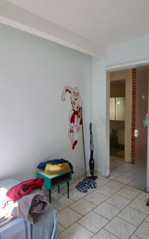 Casa à venda com 300m², 5 quartos e 6 vagas Casa à venda com 300m², 5 quartos e 6 vagasQuarto