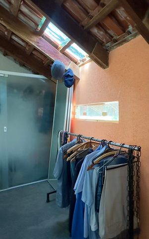 Casa à venda com 300m², 5 quartos e 6 vagas Casa à venda com 300m², 5 quartos e 6 vagasCloset mezanino