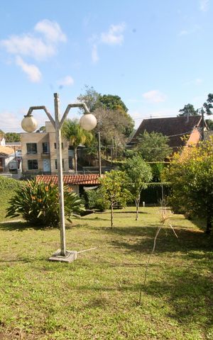 Casa à venda com 300m², 5 quartos e 6 vagas Casa à venda com 300m², 5 quartos e 6 vagasJardim