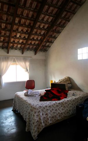 Casa à venda com 300m², 5 quartos e 6 vagas Casa à venda com 300m², 5 quartos e 6 vagasQuarto mezanino