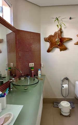 Casa à venda com 300m², 5 quartos e 6 vagas Casa à venda com 300m², 5 quartos e 6 vagasBanheiro Social