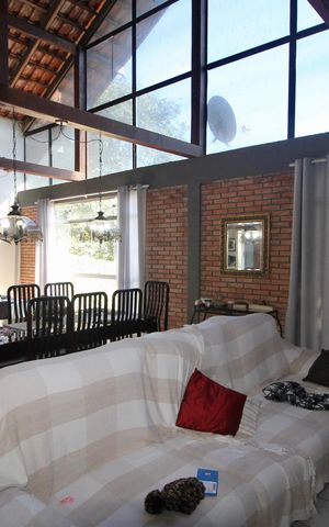 Casa à venda com 300m², 5 quartos e 6 vagas Casa à venda com 300m², 5 quartos e 6 vagasSala ampla