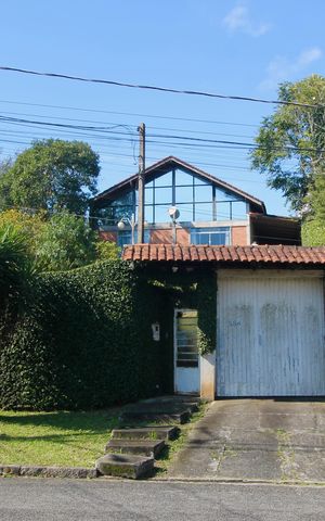 Casa à venda com 300m², 5 quartos e 6 vagas Casa à venda com 300m², 5 quartos e 6 vagasFachada