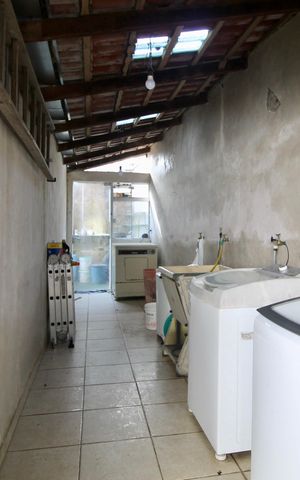 Casa à venda com 300m², 5 quartos e 6 vagas Casa à venda com 300m², 5 quartos e 6 vagasÁrea de serviço
