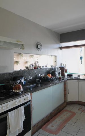 Casa à venda com 300m², 5 quartos e 6 vagas Casa à venda com 300m², 5 quartos e 6 vagasCozinha