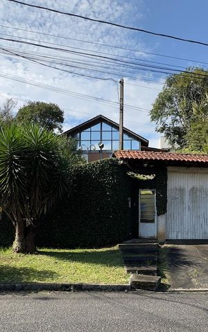 Casa à venda com 300m², 5 quartos e 6 vagas Casa à venda com 300m², 5 quartos e 6 vagasFachada
