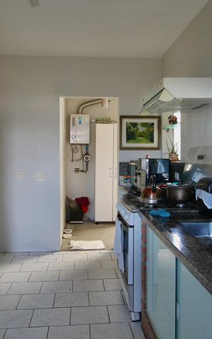 Casa à venda com 300m², 5 quartos e 6 vagas Casa à venda com 300m², 5 quartos e 6 vagasCozinha