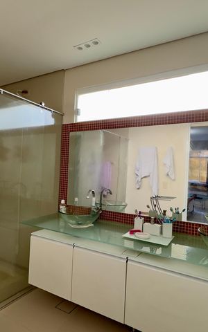 Casa à venda com 300m², 5 quartos e 6 vagas Casa à venda com 300m², 5 quartos e 6 vagasBanheiro social