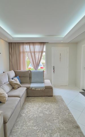 Casa de condomínio à venda com 86m², 3 quartos e 2 vagas Casa de condomínio à venda com 86m², 3 quartos e 2 vagasSala
