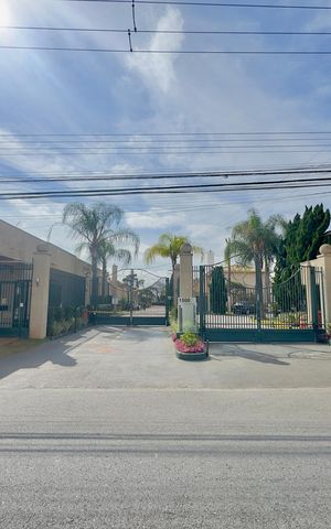 Casa de condomínio à venda com 86m², 3 quartos e 2 vagas Casa de condomínio à venda com 86m², 3 quartos e 2 vagasFachada