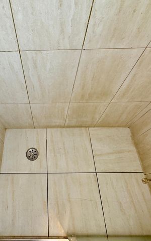 Casa de condomínio à venda com 86m², 3 quartos e 2 vagas Casa de condomínio à venda com 86m², 3 quartos e 2 vagasBanheiro da suíte