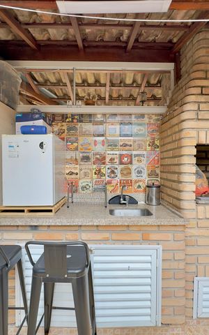 Casa de condomínio à venda com 86m², 3 quartos e 2 vagas Casa de condomínio à venda com 86m², 3 quartos e 2 vagasChurrasqueira