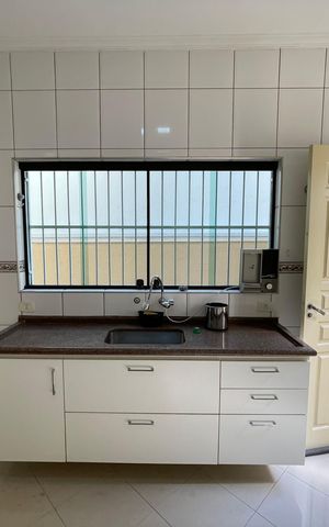 Casa à venda com 160m², 3 quartos e 2 vagas Casa à venda com 160m², 3 quartos e 2 vagasCozinha