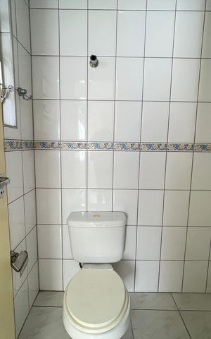 Casa à venda com 160m², 3 quartos e 2 vagas Casa à venda com 160m², 3 quartos e 2 vagasBanheiro de serviço