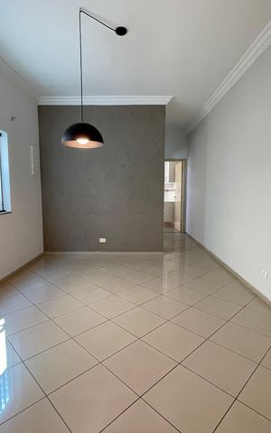 Casa à venda com 160m², 3 quartos e 2 vagas Casa à venda com 160m², 3 quartos e 2 vagasSala