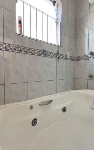 Casa à venda com 160m², 3 quartos e 2 vagas Casa à venda com 160m², 3 quartos e 2 vagasBanheiro da suíte 2