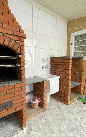 Casa à venda com 160m², 3 quartos e 2 vagas Casa à venda com 160m², 3 quartos e 2 vagasChurrasqueira
