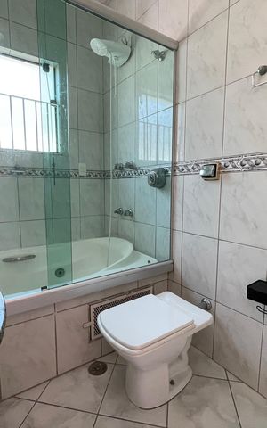 Casa à venda com 160m², 3 quartos e 2 vagas Casa à venda com 160m², 3 quartos e 2 vagasBanheiro da suíte 2