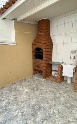 Casa à venda com 160m², 3 quartos e 2 vagas Casa à venda com 160m², 3 quartos e 2 vagasChurrasqueira