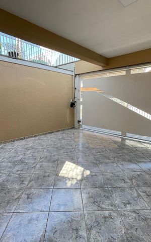 Casa à venda com 160m², 3 quartos e 2 vagas Casa à venda com 160m², 3 quartos e 2 vagasGaragem