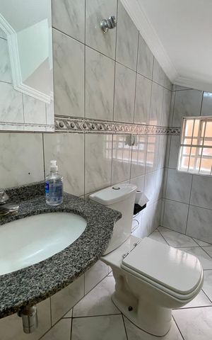Casa à venda com 160m², 3 quartos e 2 vagas Casa à venda com 160m², 3 quartos e 2 vagasLavabo