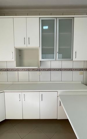 Casa à venda com 160m², 3 quartos e 2 vagas Casa à venda com 160m², 3 quartos e 2 vagasCozinha