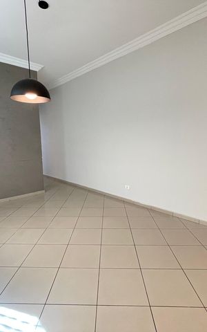Casa à venda com 160m², 3 quartos e 2 vagas Casa à venda com 160m², 3 quartos e 2 vagasSala