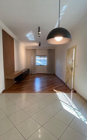 Casa à venda com 160m², 3 quartos e 2 vagas Casa à venda com 160m², 3 quartos e 2 vagasSala