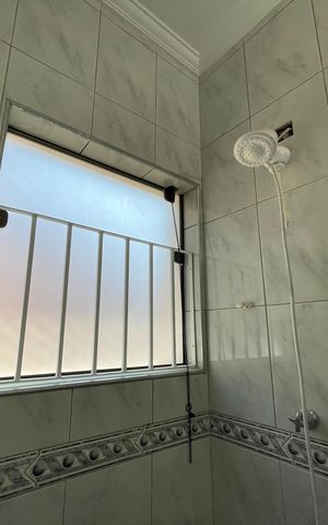Casa à venda com 160m², 3 quartos e 2 vagas Casa à venda com 160m², 3 quartos e 2 vagasBanheiro da suíte