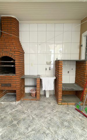 Casa à venda com 160m², 3 quartos e 2 vagas Casa à venda com 160m², 3 quartos e 2 vagasChurrasqueira