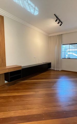 Casa à venda com 160m², 3 quartos e 2 vagas Casa à venda com 160m², 3 quartos e 2 vagasSala