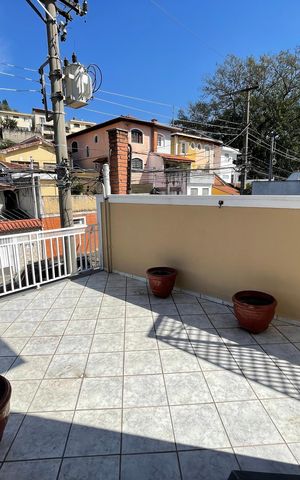 Casa à venda com 160m², 3 quartos e 2 vagas Casa à venda com 160m², 3 quartos e 2 vagasVaranda da suíte 2