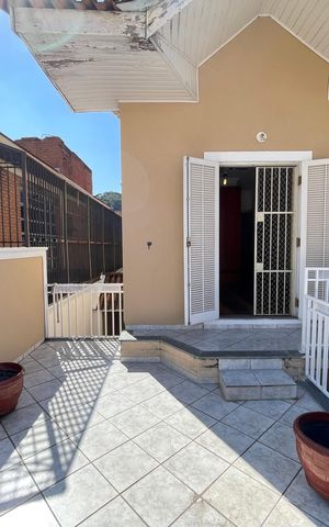 Casa à venda com 160m², 3 quartos e 2 vagas Casa à venda com 160m², 3 quartos e 2 vagasVaranda da suíte 2