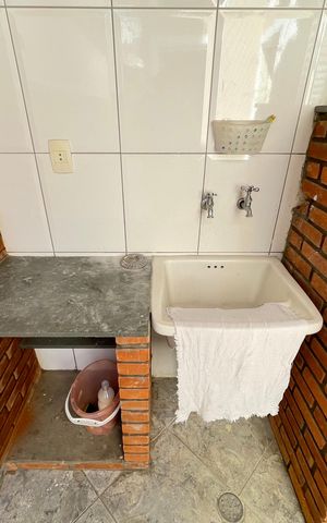 Casa à venda com 160m², 3 quartos e 2 vagas Casa à venda com 160m², 3 quartos e 2 vagasÁrea de Serviço