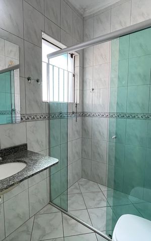 Casa à venda com 160m², 3 quartos e 2 vagas Casa à venda com 160m², 3 quartos e 2 vagasBanheiro da suíte 3