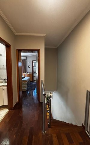 Apartamento à venda com 112m², 3 quartos e 2 vagas Apartamento à venda com 112m², 3 quartos e 2 vagasEscada