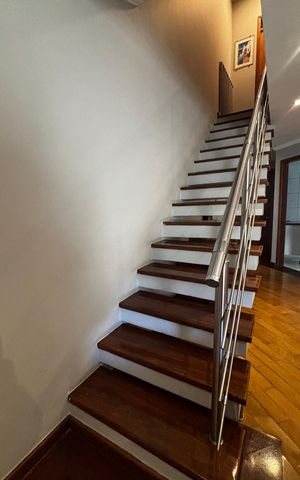 Apartamento à venda com 112m², 3 quartos e 2 vagas Apartamento à venda com 112m², 3 quartos e 2 vagasEscada