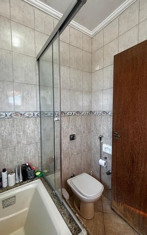 Apartamento à venda com 112m², 3 quartos e 2 vagas Apartamento à venda com 112m², 3 quartos e 2 vagasBanheiro da Suíte