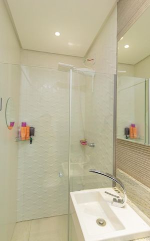 Apartamento à venda com 115m², 2 quartos e 1 vaga Apartamento à venda com 115m², 2 quartos e 1 vagaBanheiro da suíte