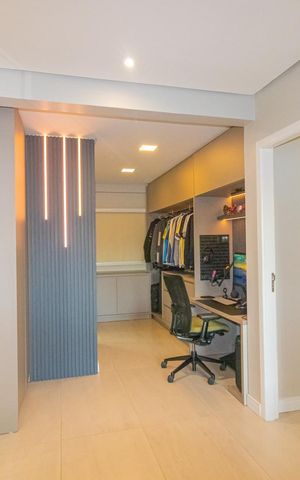 Apartamento à venda com 115m², 2 quartos e 1 vaga Apartamento à venda com 115m², 2 quartos e 1 vagaCloset da suíte