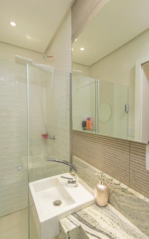 Apartamento à venda com 115m², 2 quartos e 1 vaga Apartamento à venda com 115m², 2 quartos e 1 vagaBanheiro da suíte