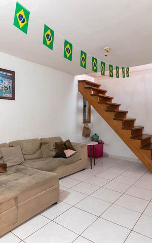 Casa à venda com 345m², 8 quartos e 3 vagasSala