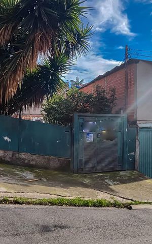 Casa à venda com 345m², 8 quartos e 3 vagasFachada